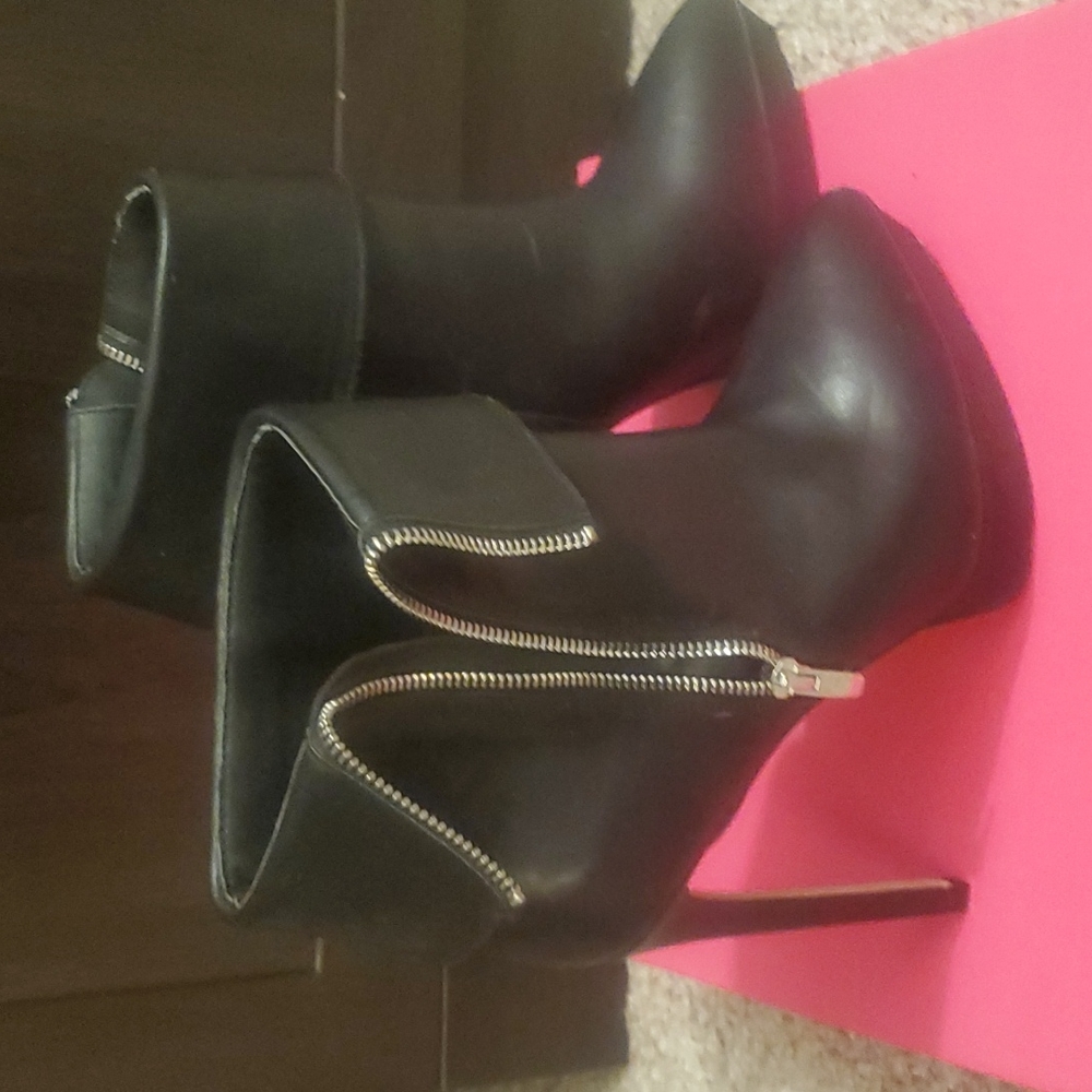 Luz 8.5 4 inch stilleto booties